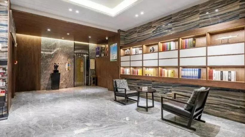 Starway Hotel Jiayuguang Fangte Silk Road Huashen