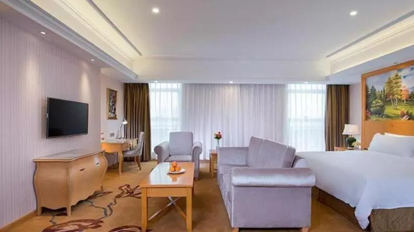 Vienna Hotel Guangdong Meizhou Fengshun