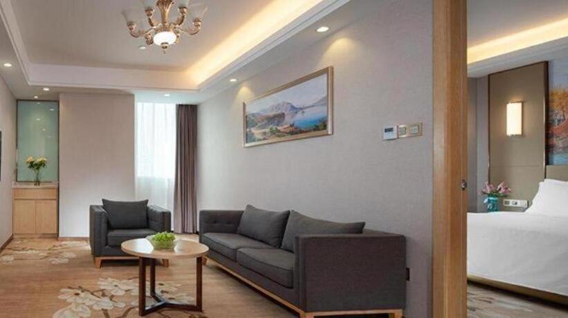 Vienna Hotel Nanchang West Station Guobo Metro Station