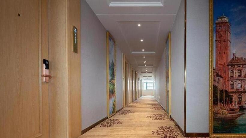 Vienna Hotel Nanchang West Station Guobo Metro Station