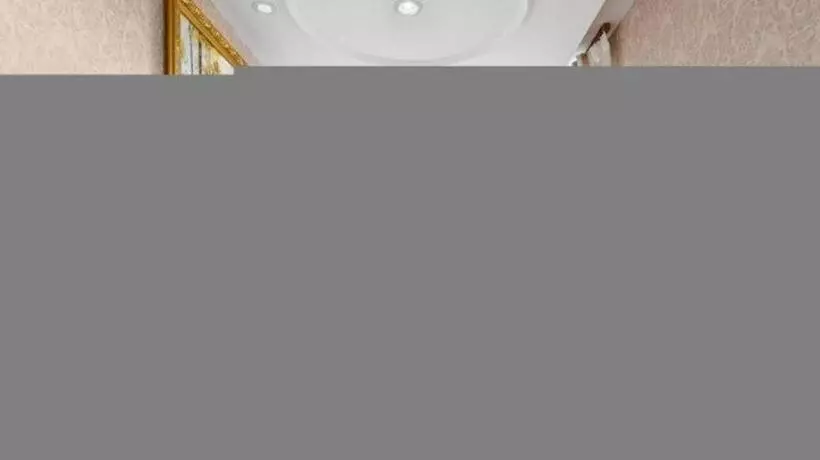 Vienna Hotel Tibet Linzhi Pedestrian Street Hebin Road