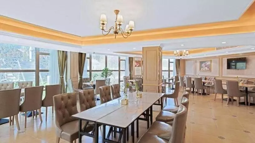 Vienna Hotel Tibet Linzhi Pedestrian Street Hebin Road