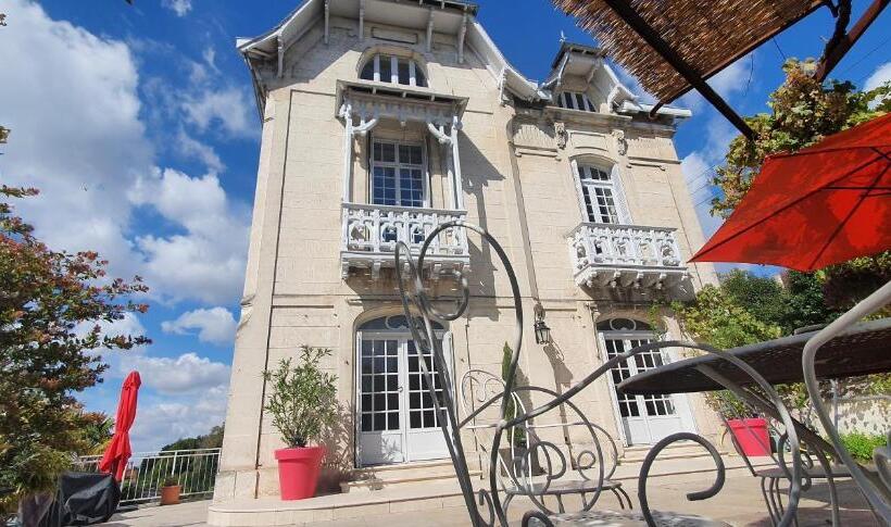 تختخواب و صبحانه Villa Art Nouveau