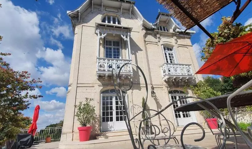 Aamiaismajoitus (B&B) Villa Art Nouveau