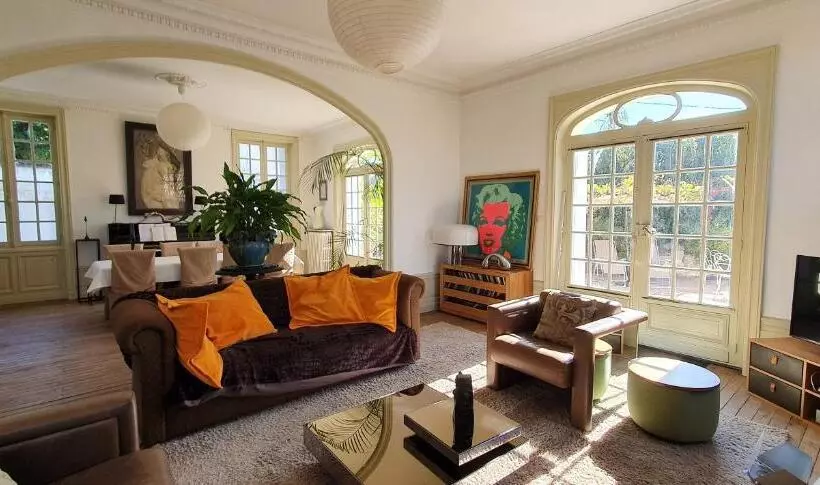 Aamiaismajoitus (B&B) Villa Art Nouveau