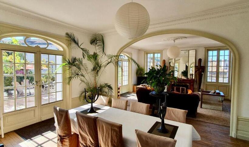 تختخواب و صبحانه Villa Art Nouveau