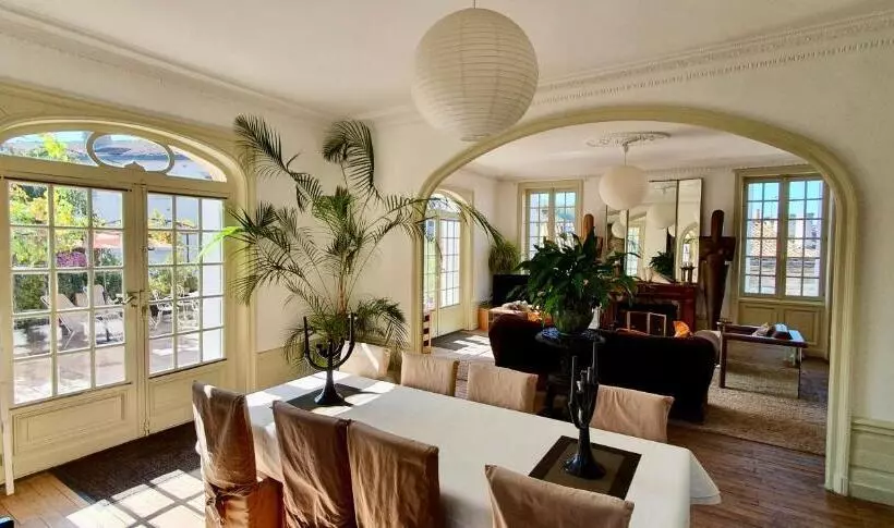 Aamiaismajoitus (B&B) Villa Art Nouveau