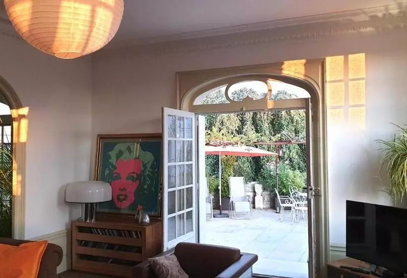 Aamiaismajoitus (B&B) Villa Art Nouveau