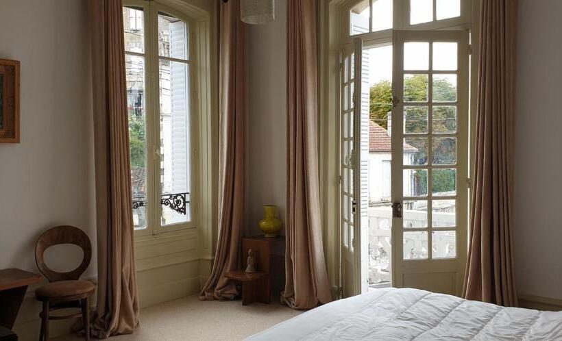 تختخواب و صبحانه Villa Art Nouveau