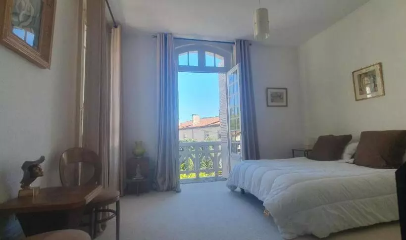 Aamiaismajoitus (B&B) Villa Art Nouveau