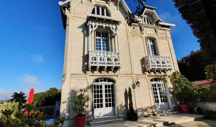 Aamiaismajoitus (B&B) Villa Art Nouveau