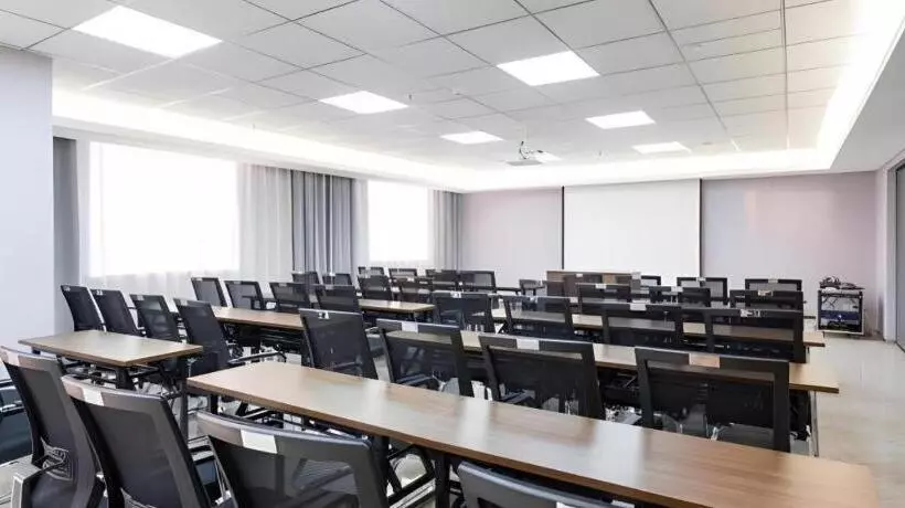 Borrman Hotel East Huai An Railway Station Zhou  Enlai Memorial