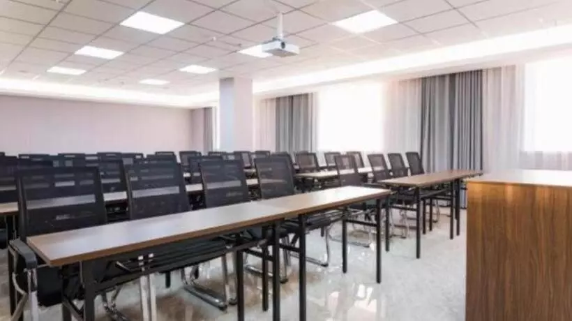 Borrman Hotel East Huai An Railway Station Zhou  Enlai Memorial