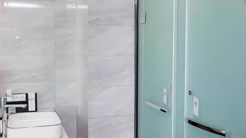 Borrman Hotel East Huai An Railway Station Zhou  Enlai Memorial