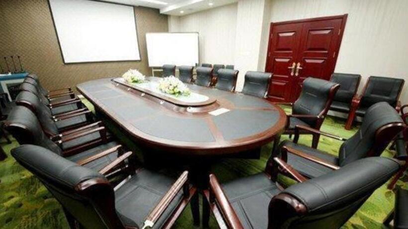 Chonpines Hotels· Shijiazhuang Fangbei