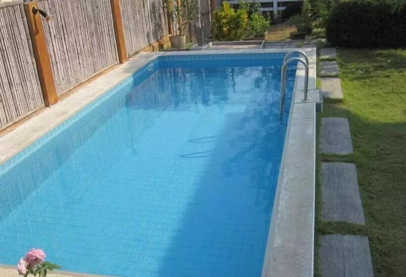 ホテル Baan Parinda