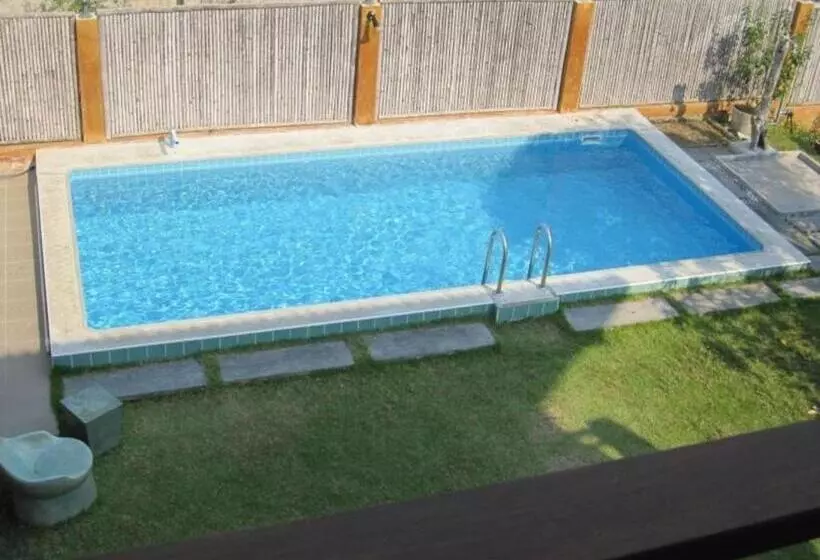 ホテル Baan Parinda