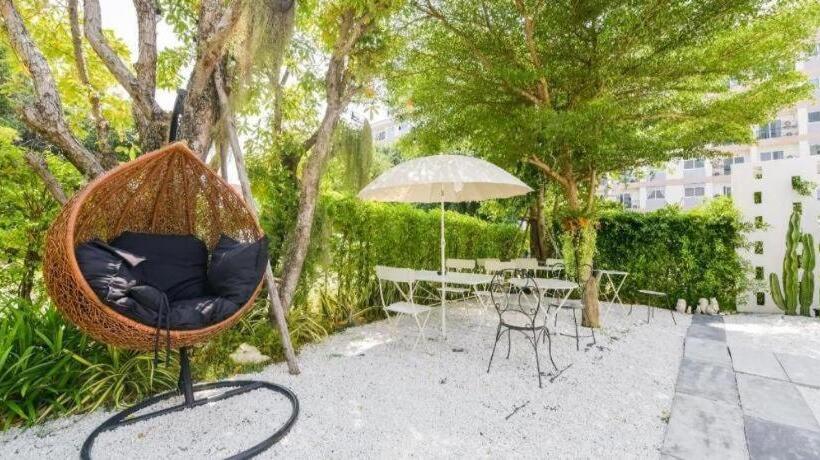 Hotel Oyo 371 Sea Breeze Residence