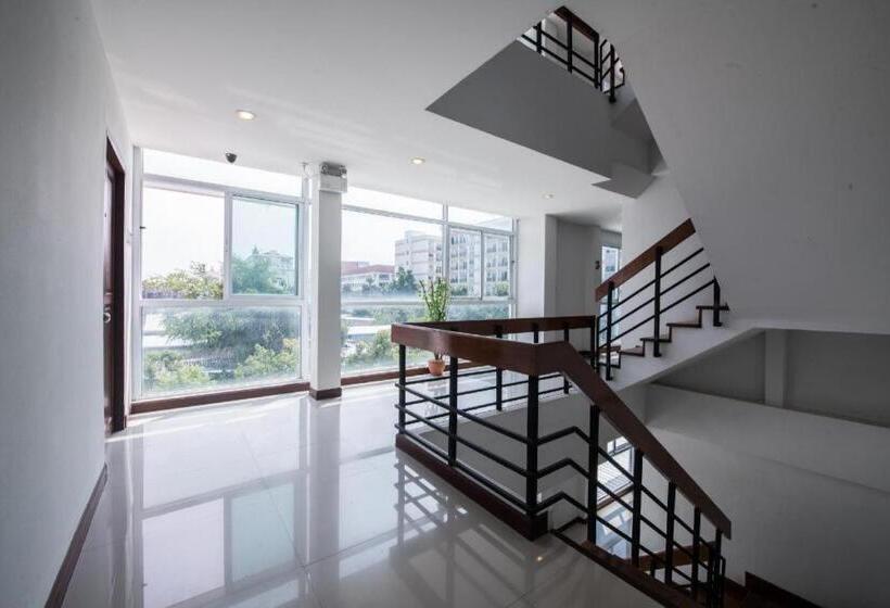 Hotel Oyo 371 Sea Breeze Residence