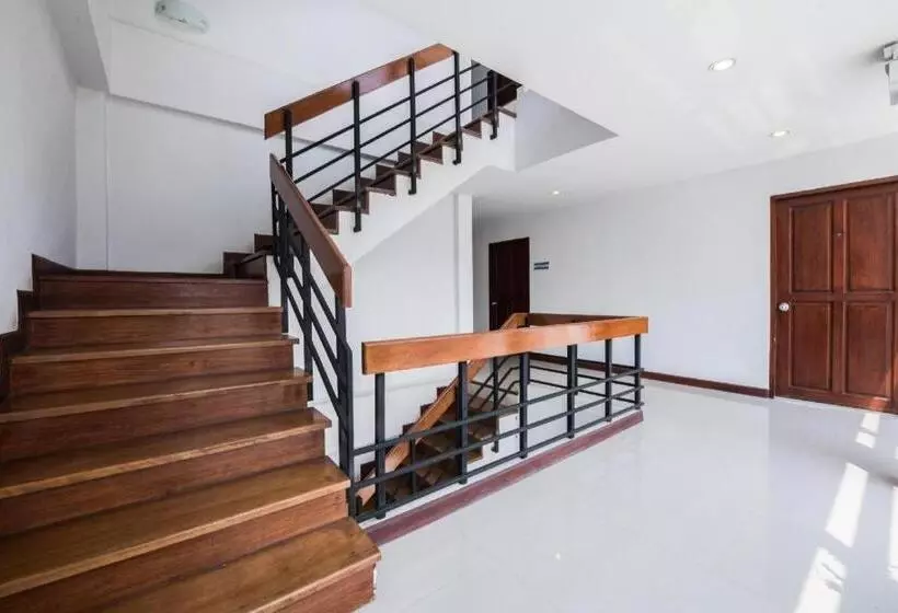 Hotelli Oyo 371 Sea Breeze Residence