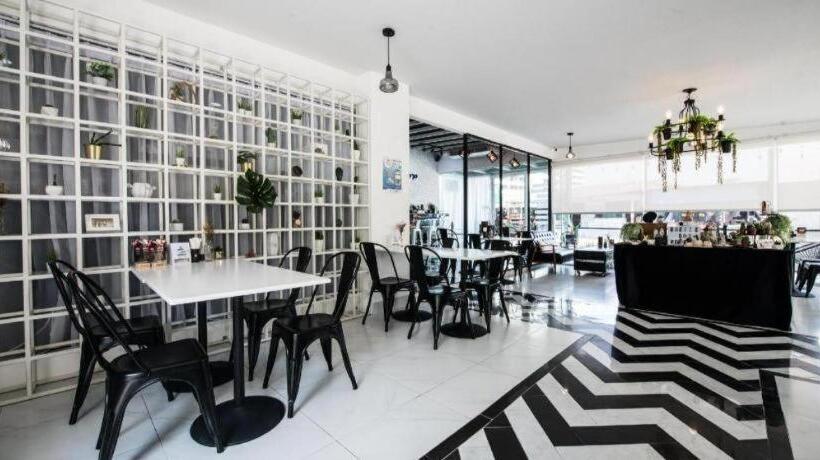 Hotel Oyo 371 Sea Breeze Residence