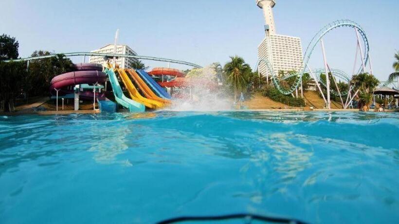 Hotel Oyo 371 Sea Breeze Residence