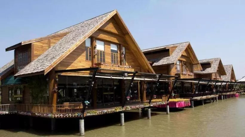 Hotelli Oyo 371 Sea Breeze Residence