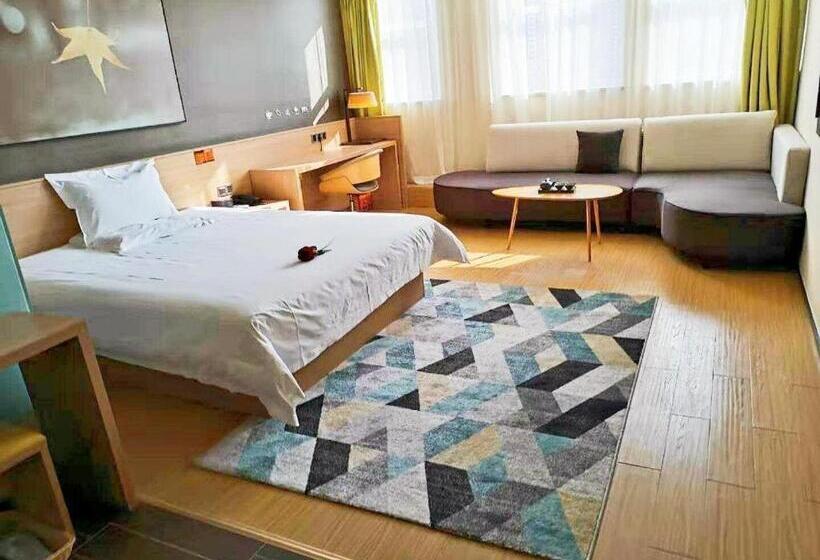 Iu Hotel Zhengzhou Erqi Wanda Plaza Daxue Road Branch