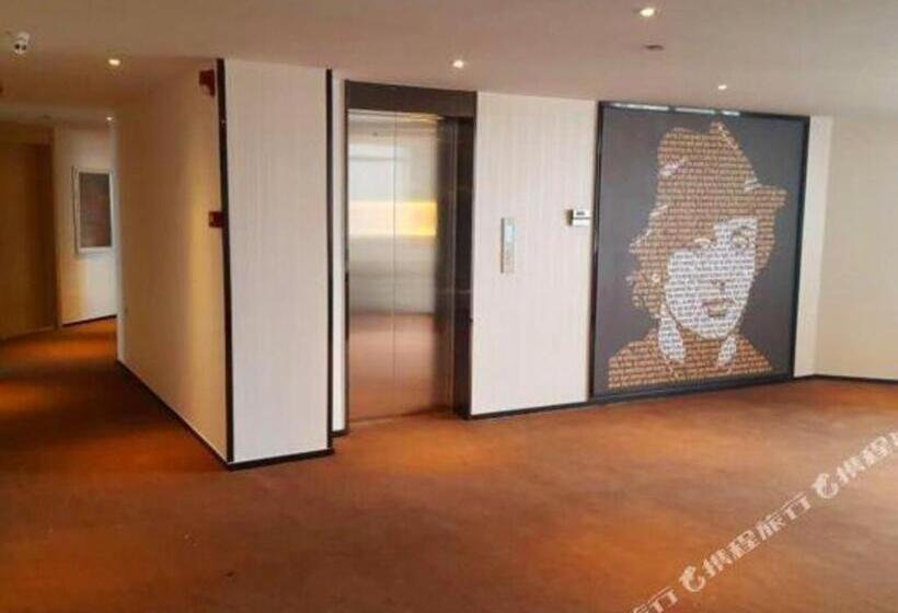 Iu Hotel Zhengzhou Erqi Wanda Plaza Daxue Road Branch