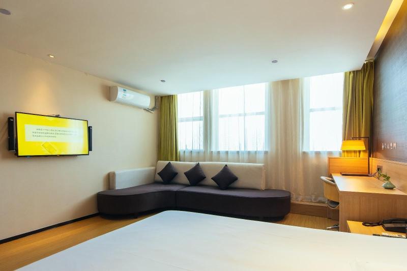 Iu Hotel Zhengzhou Erqi Wanda Plaza Daxue Road Branch