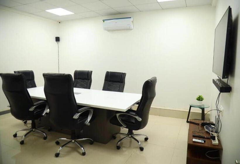 Kasa De Tortoise Hotel By Umrb Andheri Sport Complex