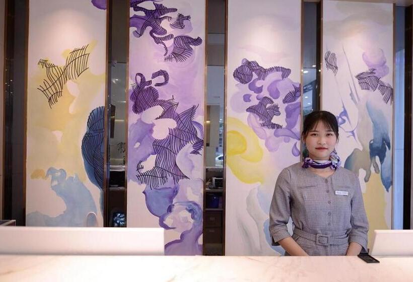 Lavande Hotel Wuhan Huazhong Normal University Guangbutun Metro Station