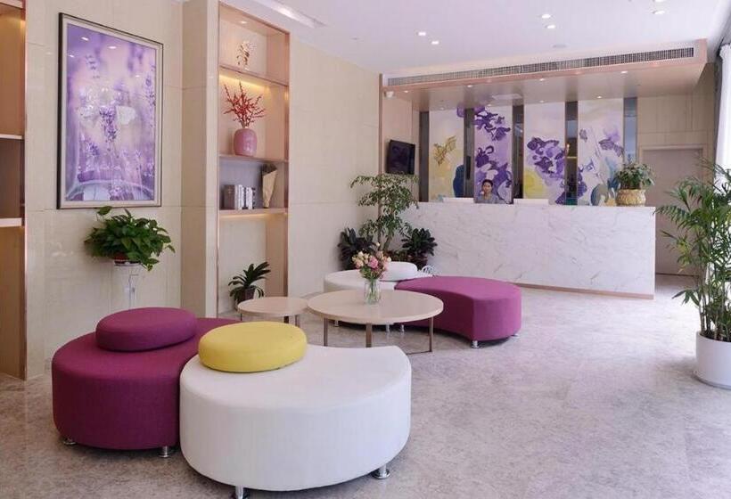 Lavande Hotel Wuhan Huazhong Normal University Guangbutun Metro Station