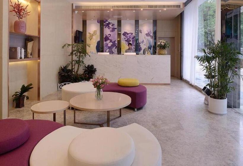 Lavande Hotel Wuhan Huazhong Normal University Guangbutun Metro Station