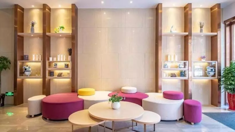 Lavande Hotel·xiangyang Tianyuan Four Seasons City