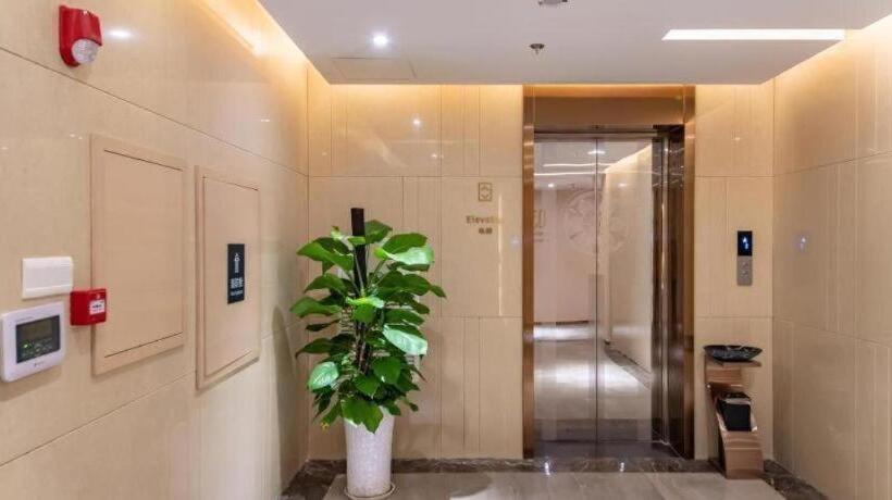 Lavande Hotel·xiangyang Tianyuan Four Seasons City