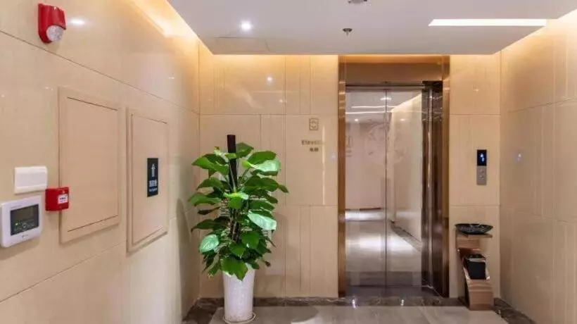 Lavande Hotel·xiangyang Tianyuan Four Seasons City