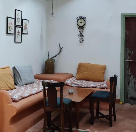 ベッドアンドブレックファースト Caju Grove   The Big Yellow Goan House