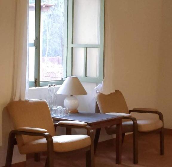 ベッドアンドブレックファースト Caju Grove   The Big Yellow Goan House