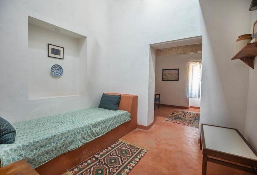 ベッドアンドブレックファースト Caju Grove   The Big Yellow Goan House