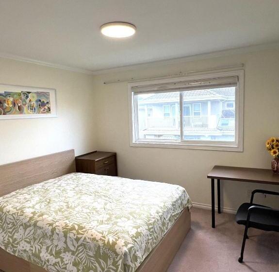 تختخواب و صبحانه Sunshine House # 3