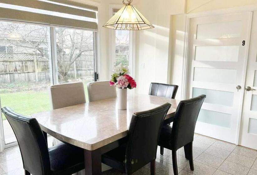 تختخواب و صبحانه Sunshine House # 3