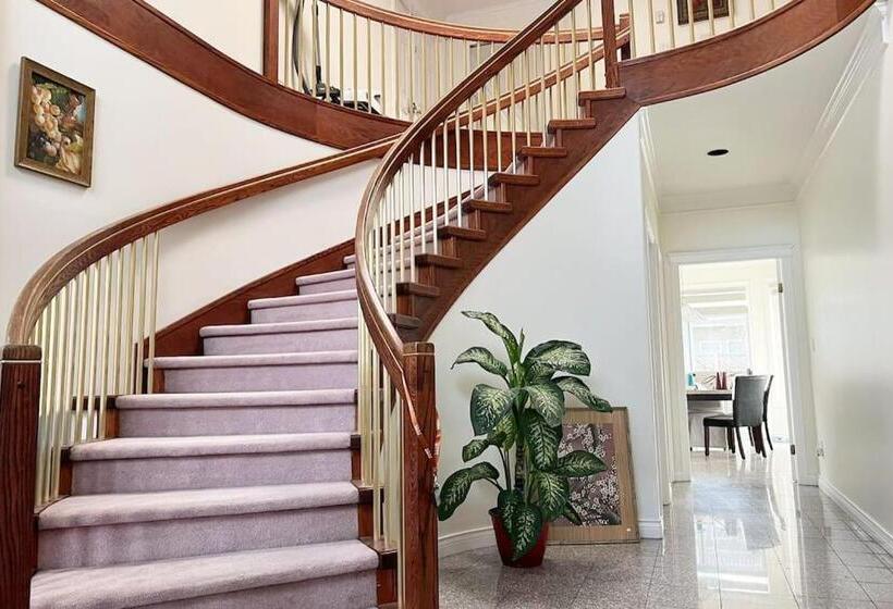 تختخواب و صبحانه Sunshine House # 3