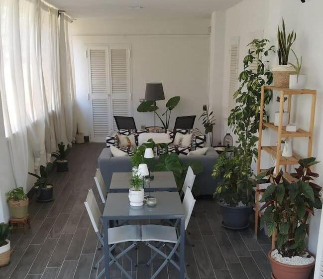 پانسیون Ebony Room Near Airport Cia E Metro