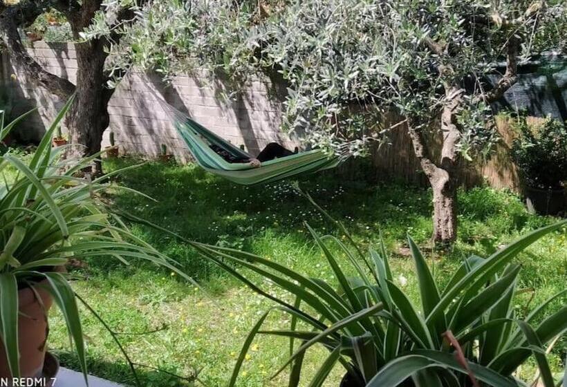 پانسیون Ebony Room Near Airport Cia E Metro