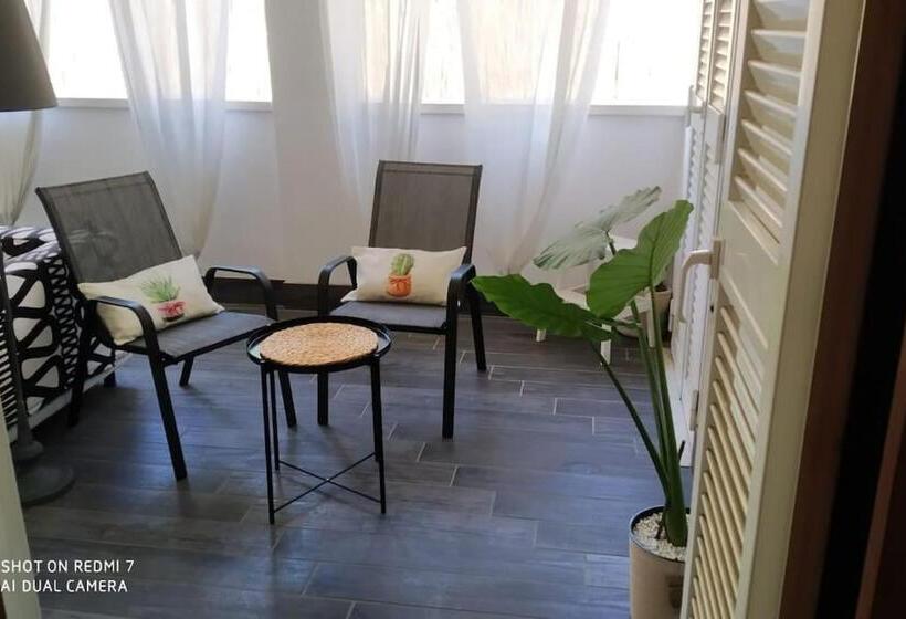 پانسیون Ebony Room Near Airport Cia E Metro