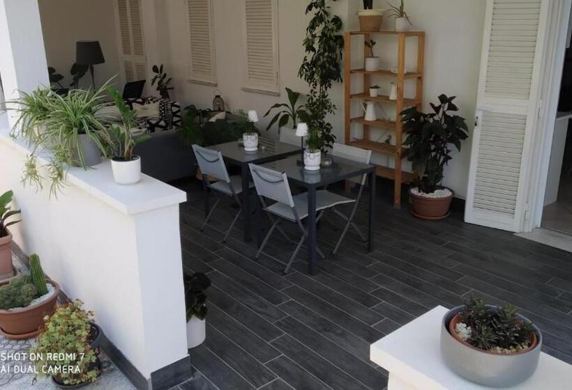 پانسیون Ebony Room Near Airport Cia E Metro