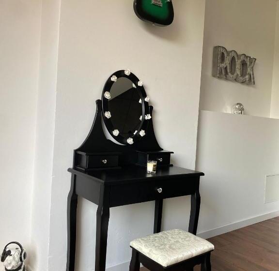 פנסיון La Fermette   Chambre Rock! De 45m2 Avec Lit King Size Proche D Arras