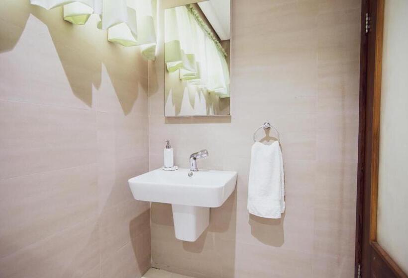 پانسیون Rushmore   Premier 1 Room