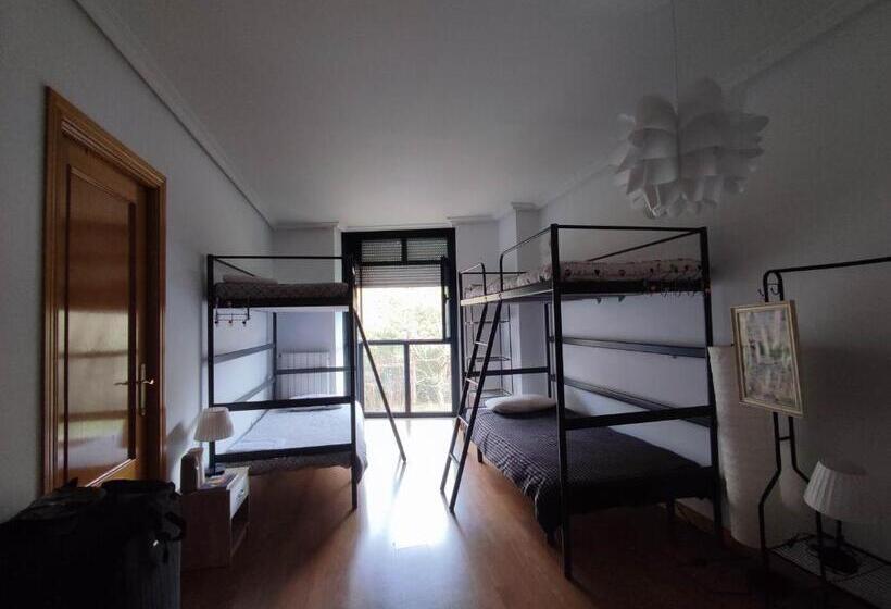 هاستل 3  Hab Compartida Masculina 8x